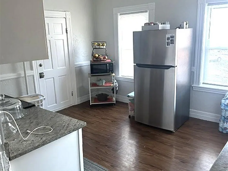 11-13 Gladstone St #2 — Photo 6