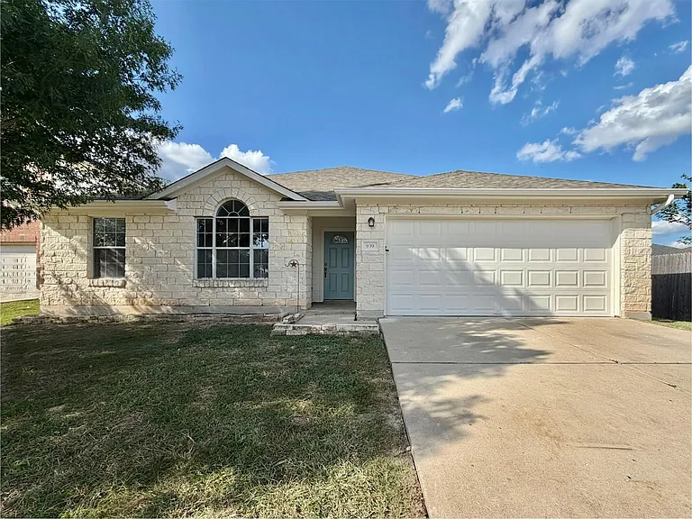 939 Dark Horse Ln — Photo 1