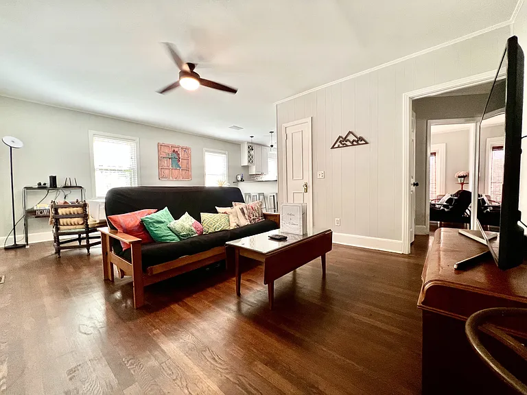 517 C Ave — Photo 2