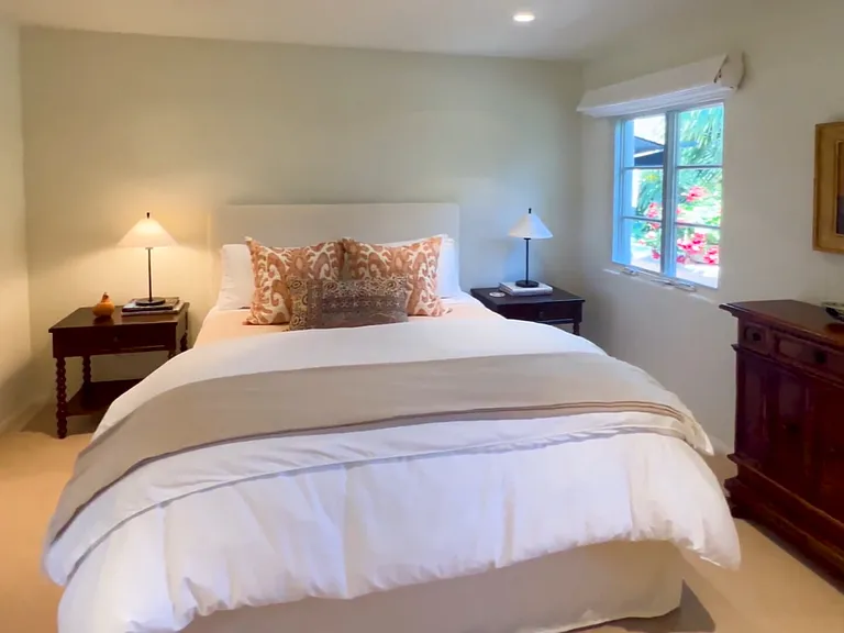 Lilac Dr — Photo 11