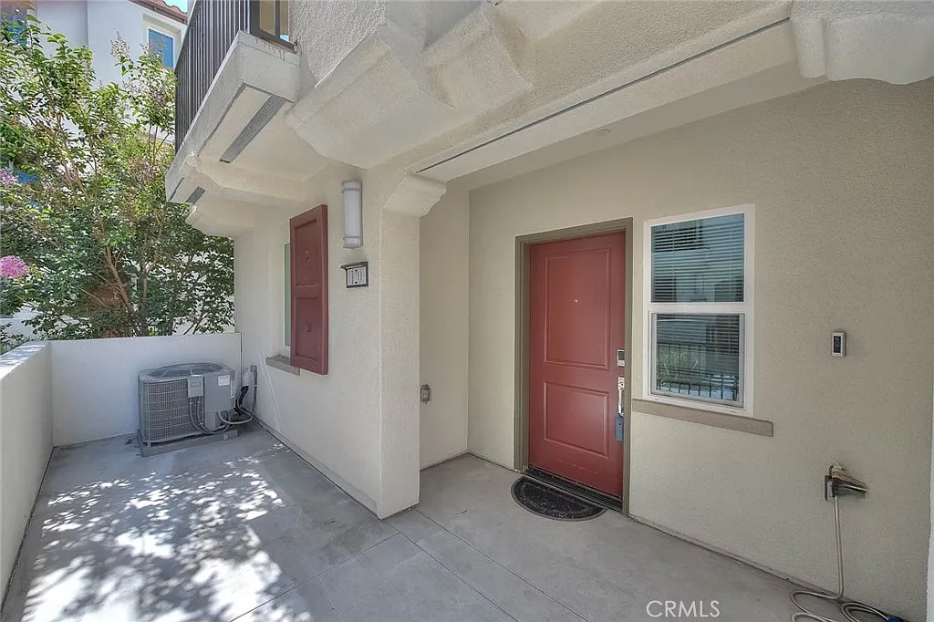 3 bed, 4.0 bath, 1650 sqft, $4,450 — Photo 4