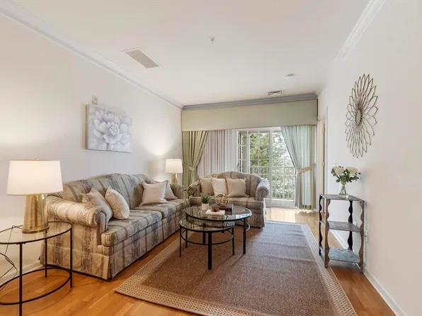 170 Haverhill St Unit 138, Andover, MA 01810