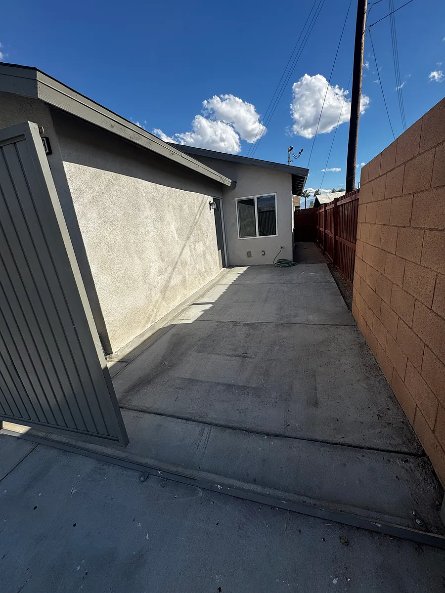 Building Photo - Tourmaline Ave