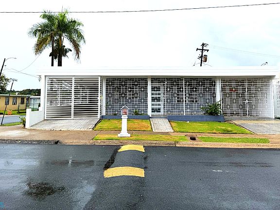 2nd image of F 1 Urbanizacion Royal Gardens Bayamon
