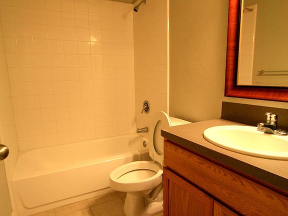 4th image of 704 Gaytha Cir #704B
