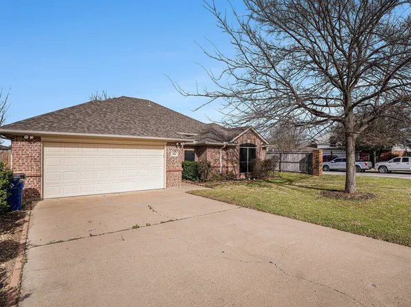 600 Crestmont Ct, Burleson, TX 76028
