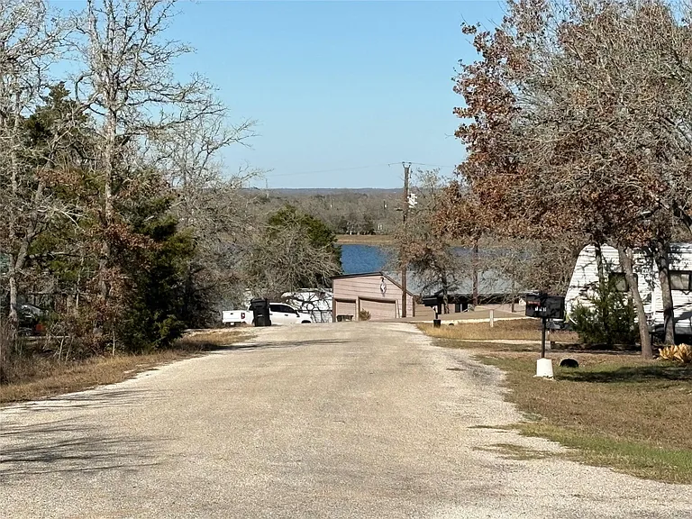 211 Big Bow — Photo 15