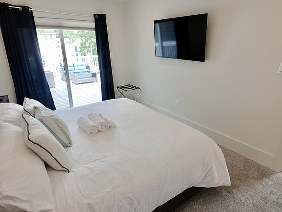 5th image of 843 Upshur St NW #1