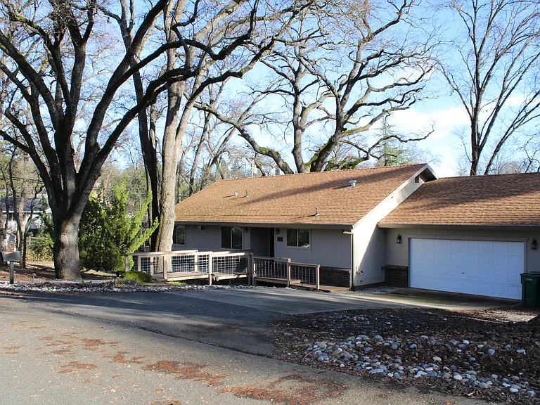 2620 Wentworth Rd — Photo 1