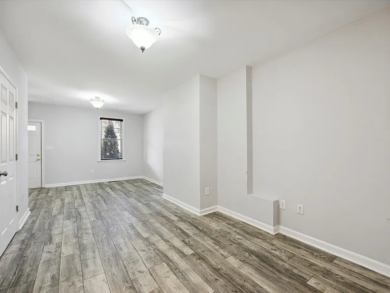 113 S Worthington St — Photo 5
