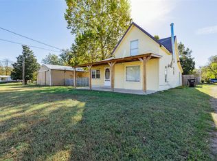 922 W Hinchley St, McLoud, OK 74851