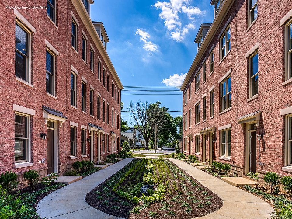 Enjoy a close-knit, walkable neighborhood.