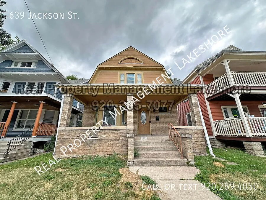 Newly Remodeled 3 Bedroom, 1.5 Bath Home Pet Friendly Close to UWO- Available NOW! — Photo 1