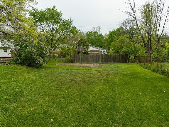 2nd image of 907 Baker Ct