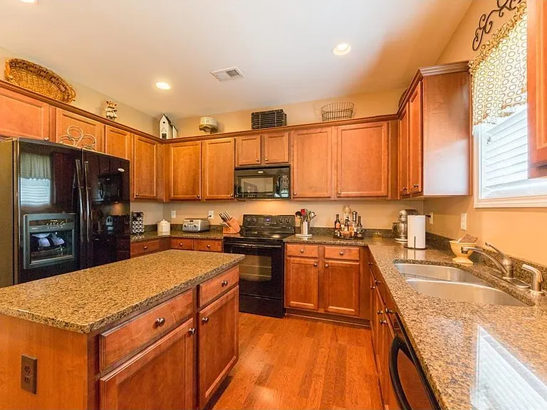 2365 Mindy Ln — Photo 6