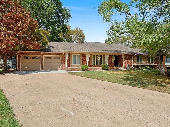 661 N Oak Ct, Derby, KS 67037