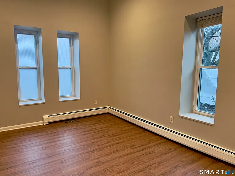 300-302 Soundview Ave — Photo 15