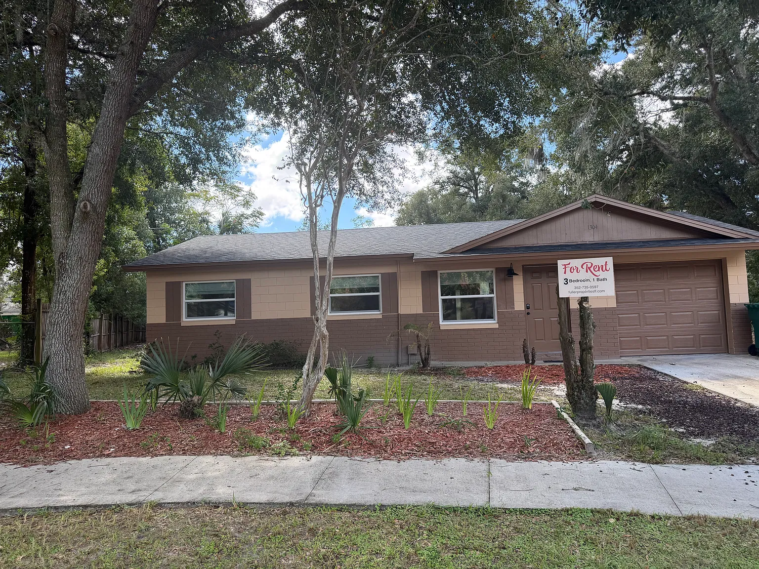 3 bed, 884 sqft, $1,600 — Photo 1