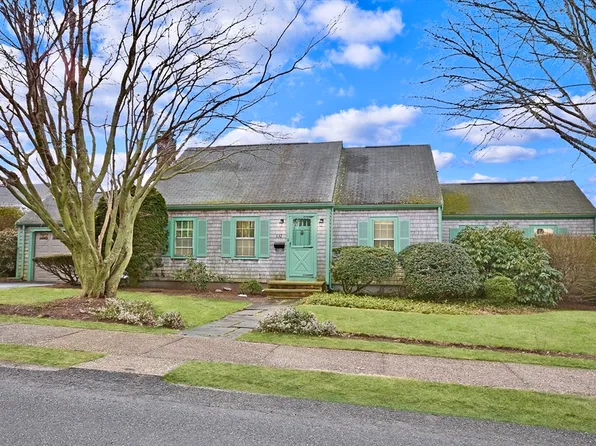 632 Elm St, Dartmouth, MA 02748