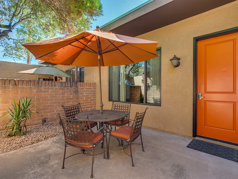 Riverside Suites — Photo 38