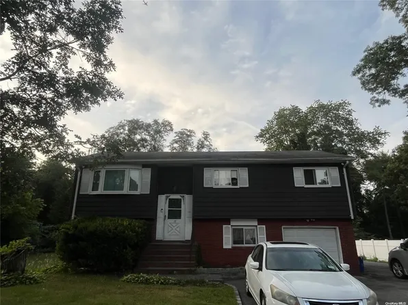 17 Zack Street, West Babylon, NY 11704