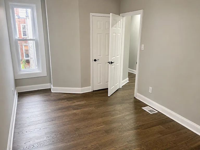 347 N Robinson St — Photo 17