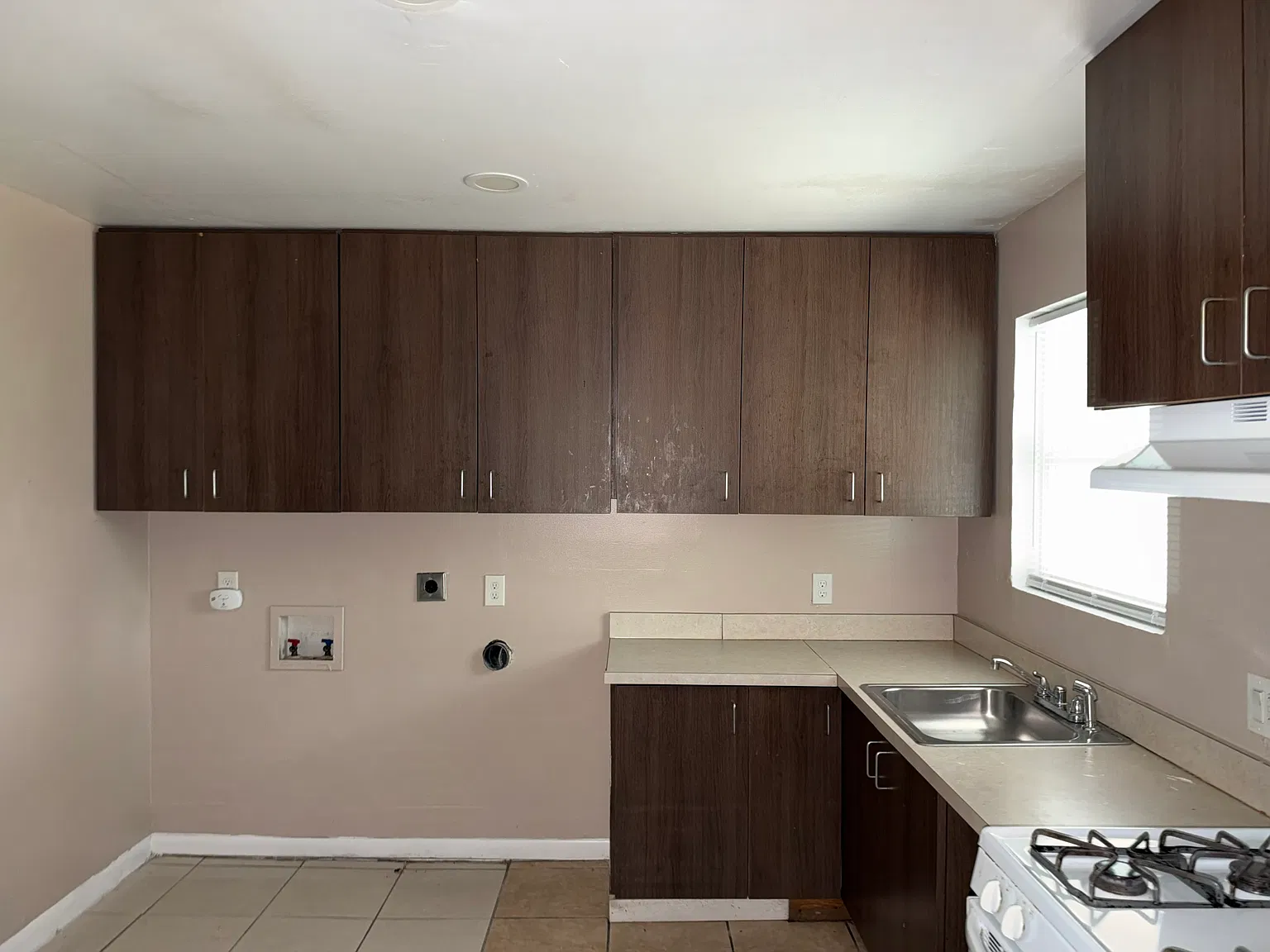 3 bed, 946 sqft, $1,750 — Photo 2