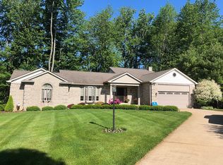 7653 Spring Trace Rd, Brighton, MI 48114