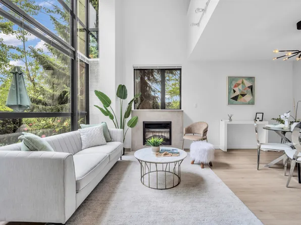 4178 Dawson St #6, Burnaby, BC V5C 0A1