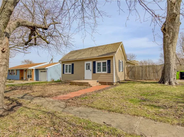 420 N Maple St, Maroa, IL 61756