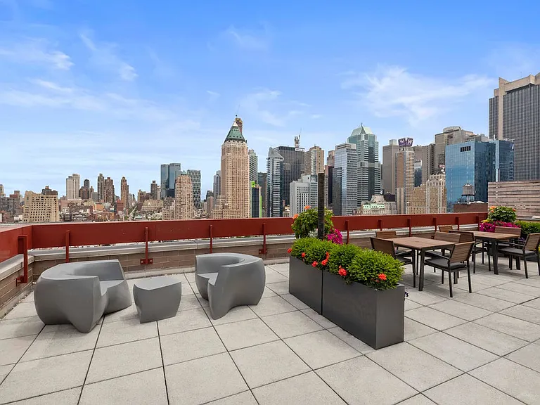 360 W 43rd St #S5D — Photo 21