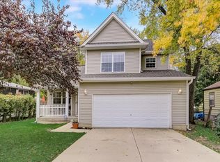 1430 Superior St, Aurora, IL 60505