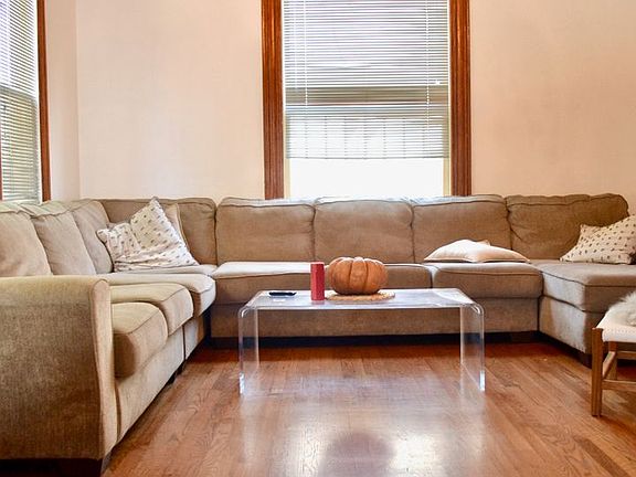 3rd image of 1200 W 29th St #1200