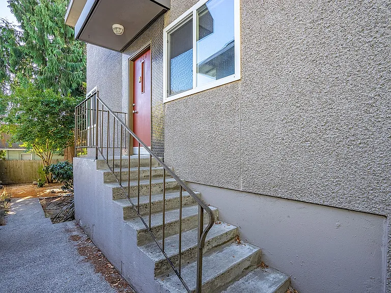 4456 Whitman Ave N — Photo 9
