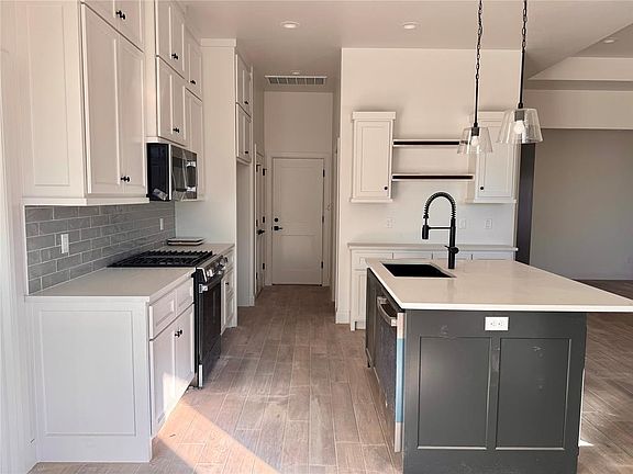 5th image of 12700 Cobblestone Curve Rd