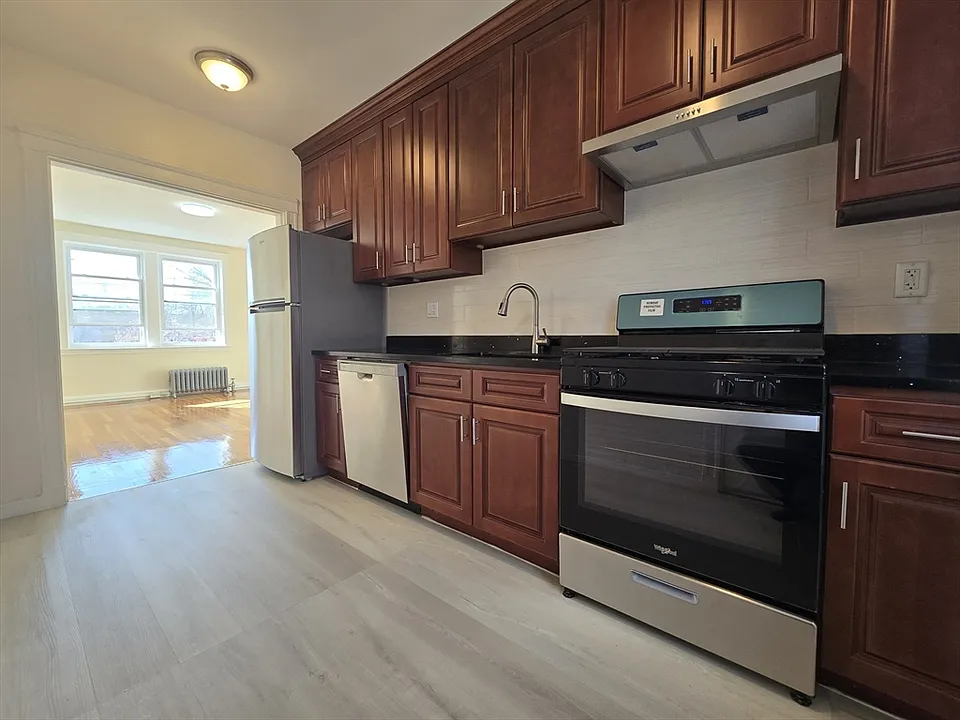 183 Kent St #6