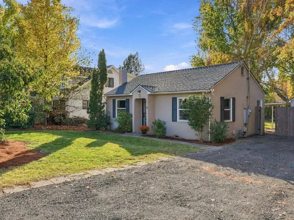 18 Highland Dr, Medford, OR 97504