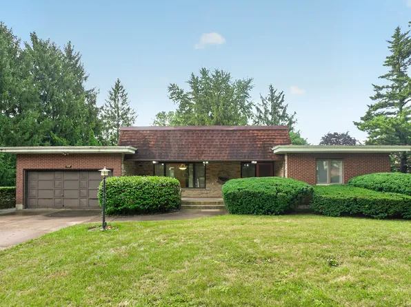 100 Forsythe Ln, Dekalb, IL 60115