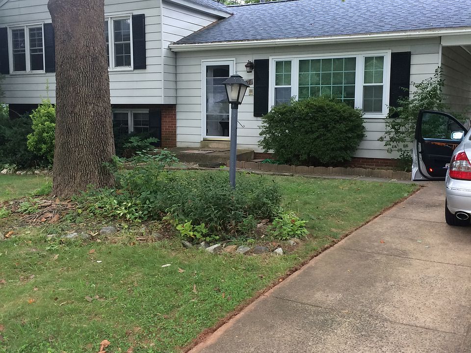 This house is on a cul-de-sa