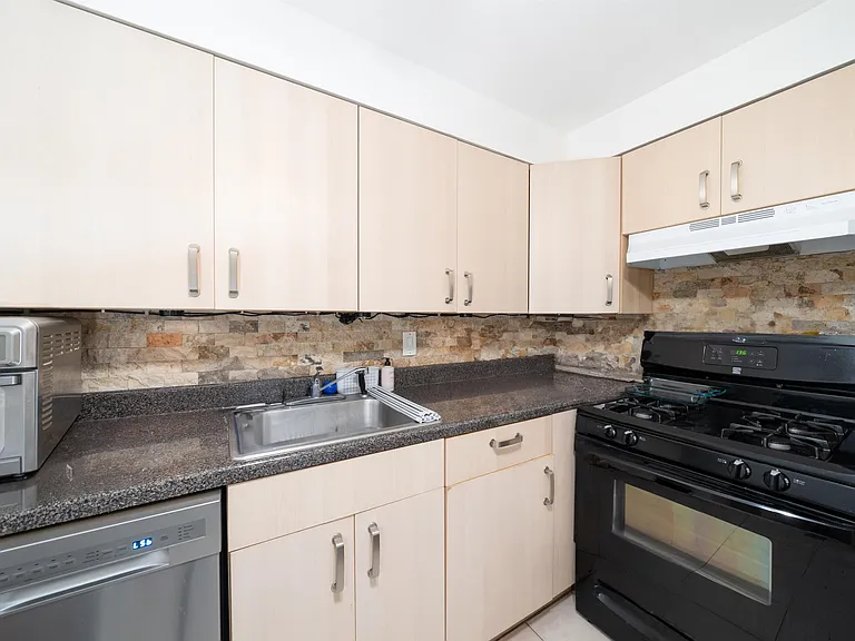 364 1st St #1 — Photo 8
