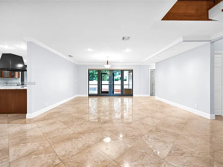 1067 SW 92nd Ave — Photo 7