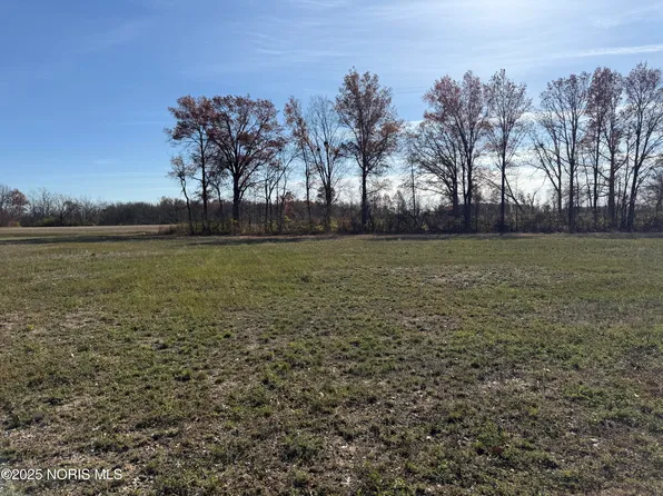 138 Coach House Loop, Bowling Green, OH 43402