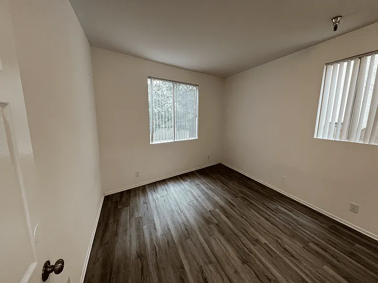 685 Kelton Ave — Photo 13