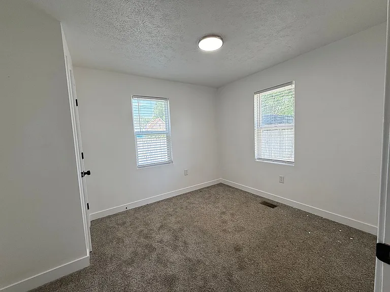 523 N Alton Ave — Photo 6