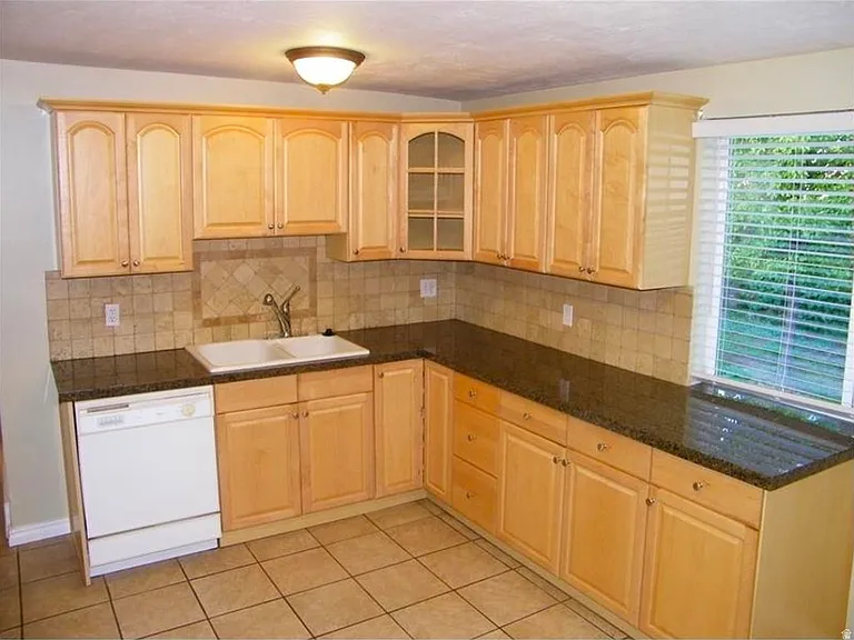 6893 S Rhonda Ave — Photo 9