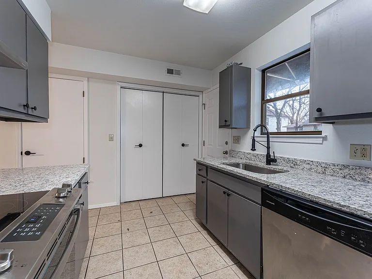 250 N Madison St #C — Photo 4