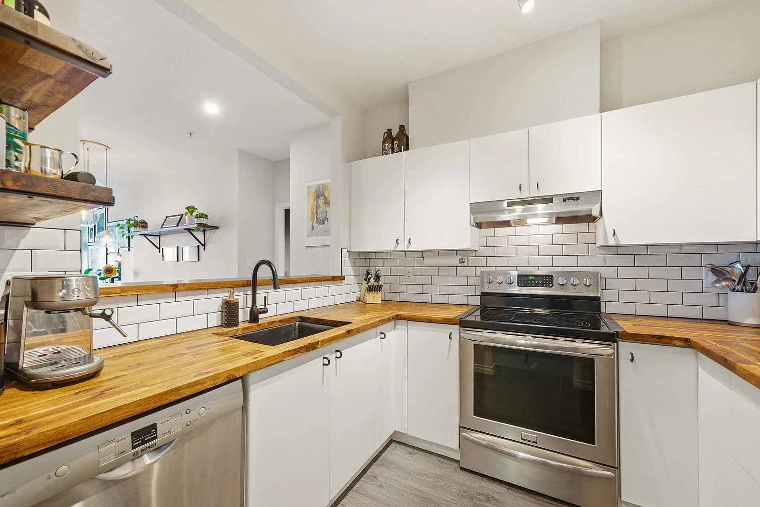 580 12th St #209 photo 1