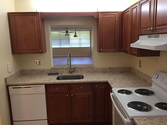 4th image of 2825 SW 22nd Ave