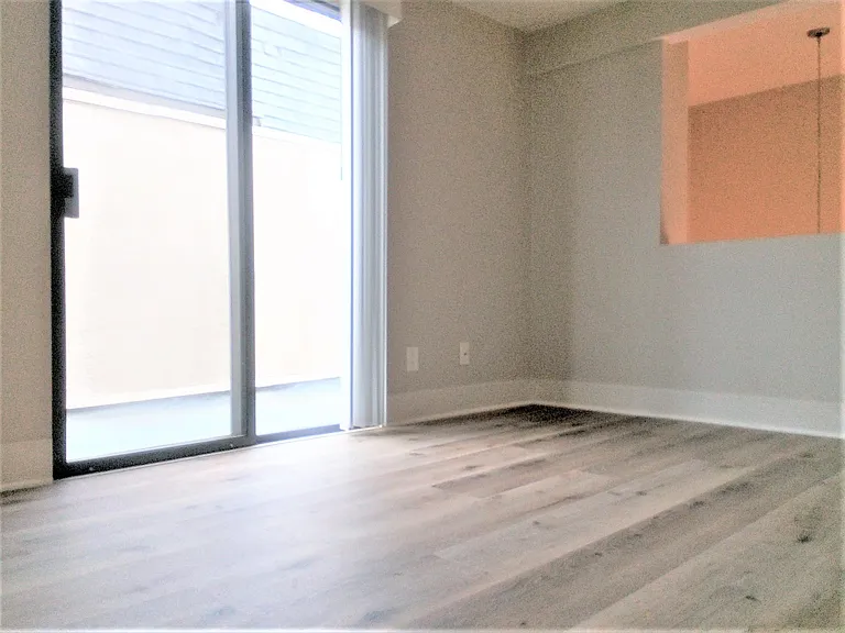 11230 Camarillo St #201 — Photo 16