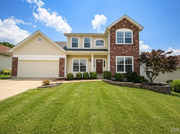 1126 Manor Cove Dr, Saint Charles, MO 63304